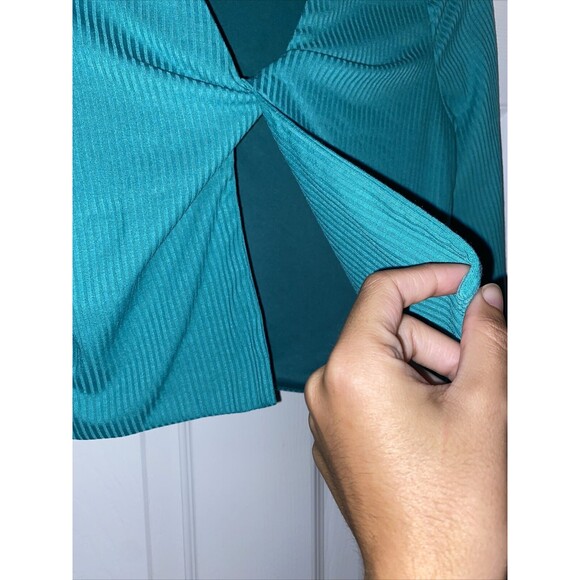 Superdown Top Teal Emerald Twist Front Ribbed Long Sleeve Crop Small Revolve - Picture 4 of 8